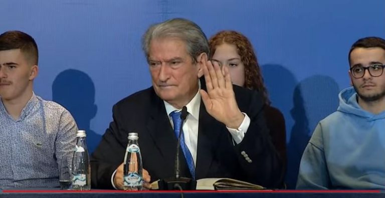 “Një nen do e pagëzojmë neni Basha”! Berisha shikon ëndrra pleqërie me sy hapur: I them Ramës bëhu gati, na ke borxh votën!