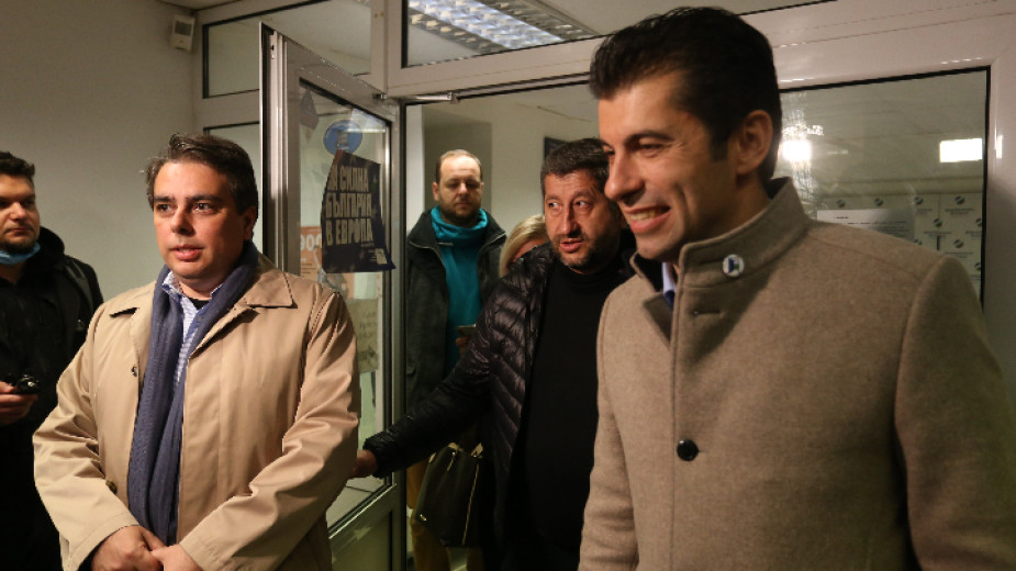 “Djemtë e Harvardit”, gati të hapin negociatat me Shqipërinë e Maqedoninë. Në 3 qytete shqiptare u votua për zgjedhjet bullgare