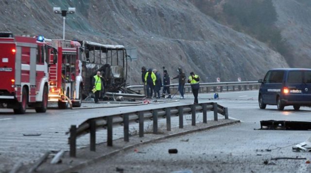 Tragjedia shqiptare në Bullgari, zbardhet eskpertiza: Ulni shpejtësinë maksimale në segmentin fatal Tragjedia shqiptare në Bullgari, zbardhet eskpertiza: Ulni shpejtësinë maksimale në segmentin fatal
