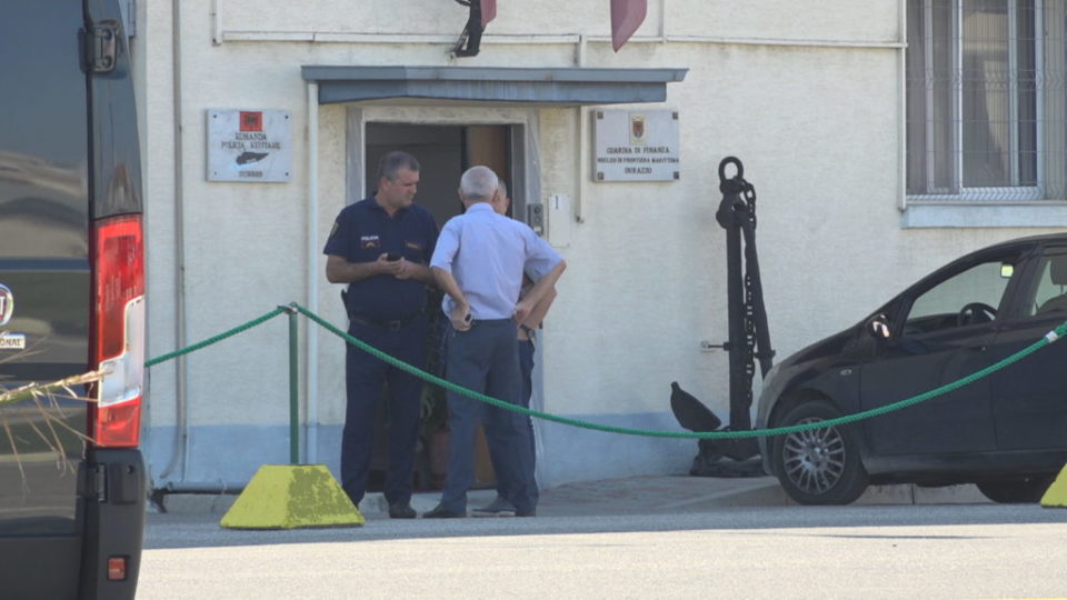 Përdornin tranzit Shqipërinë, pranga arabes dhe suedezit për trafik njerëzor