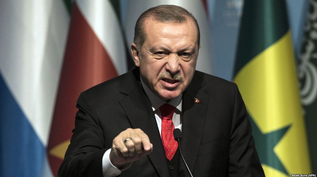 Skandal! Nenet e Kodit të ri Penal u kopjuan nga Turqia, një model autokrat për lirinë e fjalës Skandal! Nenet e Kodit të ri Penal u kopjuan nga Turqia, një model autokrat për lirinë e fjalës