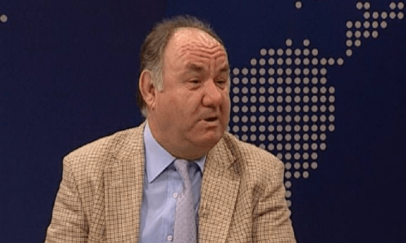 Fahri Balliu i hyn modës, shfaqet në emision me rrip 695 dollar Fahri Balliu i hyn modës, shfaqet në emision me rrip 695 dollar