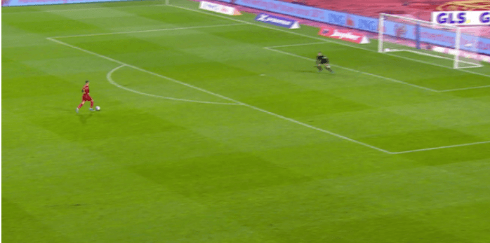 Eden Hazard më keq se Myrto Uzuni, sulmuesi i Belgjikës gabon përballë portierit (Video)
