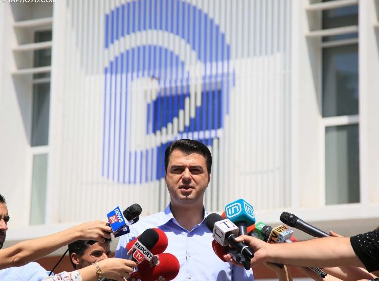 Dënimi për shpifje i përfaqësuesve në KQZ, PD sulmon gjyqtarin: Je i përfshirë në trafik droge Dënimi për shpifje i përfaqësuesve në KQZ, PD sulmon gjyqtarin: Je i përfshirë në trafik droge