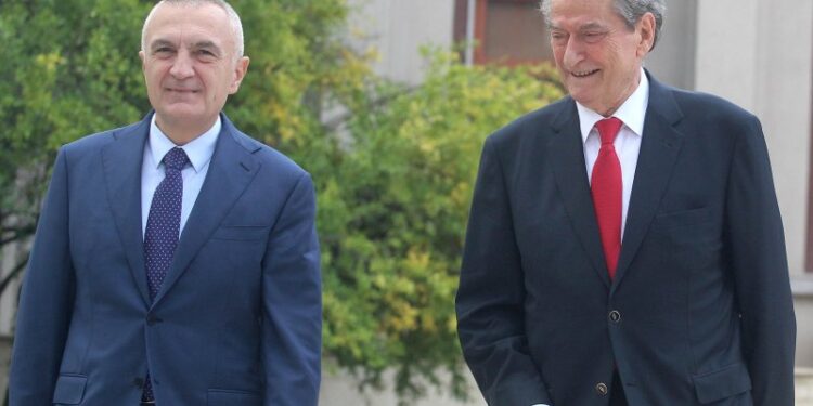 Ish-zyrtarja e LSI: Pas 11 dhjetorit Meta i bashkohet Berishës! Ish-zyrtarja e LSI: Pas 11 dhjetorit Meta i bashkohet Berishës!