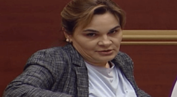 “Shpërthen” Monika: Luli, i lig dhe i poshtër! Meta “non grata” nga SHBA? Sajesë tryezash “Shpërthen” Monika: Luli, i lig dhe i poshtër! Meta “non grata” nga SHBA? Sajesë tryezash