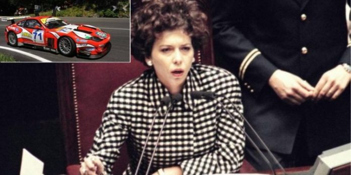 “Shqiptarët hidhini në det”! Ish-politikania italiane drejt përballjes me drejtësinë: I sekuestrohen miliona euro dhe Ferrari “Shqiptarët hidhini në det”! Ish-politikania italiane drejt përballjes me drejtësinë: I sekuestrohen miliona euro dhe Ferrari