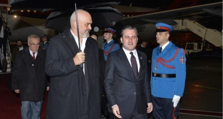 Rama mbërrin në Beograd, Vuçiç e pret për darkë Rama mbërrin në Beograd, Vuçiç e pret për darkë