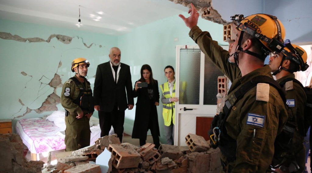 Dy vjet pas termetit të 26 Nëntorit! Sizmologët japin informacionin e rëndësishëm: Nxjerrin hartën që tregon qytetet më të rrezikuara nga tërmete të fuqishme në Shqipëri