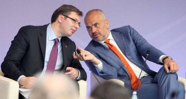 Çfarë bisedoi Rama me Vuçiçin jashtë kamerave?! Çfarë bisedoi Rama me Vuçiçin jashtë kamerave?!