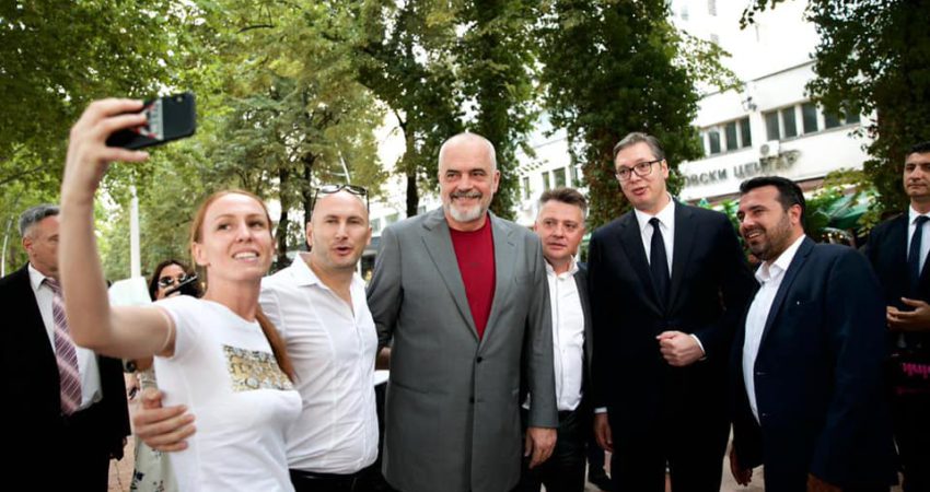 Pas bisedimeve me Ramën Ballkani i hapur fillon funksionimin: Vuçiç deklaron se nuk do e pezulloi furnizimin me grurë të Shqipërisë Pas bisedimeve me Ramën Ballkani i hapur fillon funksionimin: Vuçiç deklaron se nuk do e pezulloi furnizimin me grurë të Shqipërisë