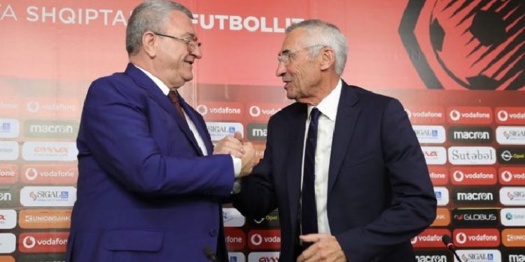 Reja nuk heq dorë nga Shqipëria, trajneri italian kapet me Andi Lilën për skemën: Flet budallallëqe, ju kërkoj ndjesë të gjithëve Reja nuk heq dorë nga Shqipëria, trajneri italian kapet me Andi Lilën për skemën: Flet budallallëqe, ju kërkoj ndjesë të gjithëve