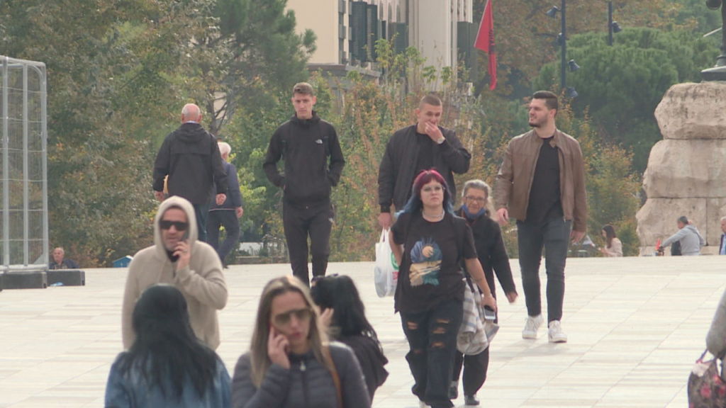 Jetesa e shtrenjtë në Tiranë, shkak mbipopullimi: Rekomandohet të investohet në zonat rurale Jetesa e shtrenjtë në Tiranë, shkak mbipopullimi: Rekomandohet të investohet në zonat rurale