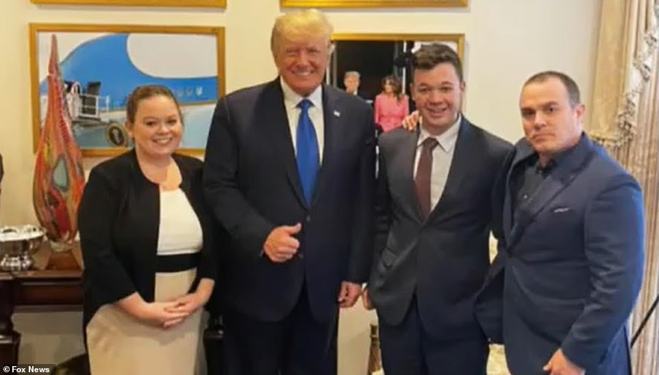 Vrau dy persona, Donald Trump pret në shtëpi adoleshentin më të përfolur të momentit në SHBA Vrau dy persona, Donald Trump pret në shtëpi adoleshentin më të përfolur të momentit në SHBA