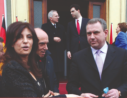 Bylykbashi nga Elbasani bëhet klloun me dëshirë: Mos ma prekni Saliun! Enveristët në politik më bashkuan me Foltoren e “demokomunistit”! Bylykbashi nga Elbasani bëhet klloun me dëshirë: Mos ma prekni Saliun! Enveristët në politik më bashkuan me Foltoren e “demokomunistit”!