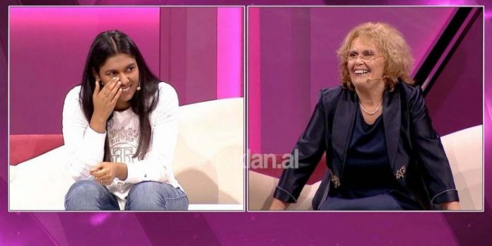 Rriti një vajzë arabe, rrëfehet nëna shqiptare: Më shihnin shumë keq, babai im më la amanet kur… Rriti një vajzë arabe, rrëfehet nëna shqiptare: Më shihnin shumë keq, babai im më la amanet kur…