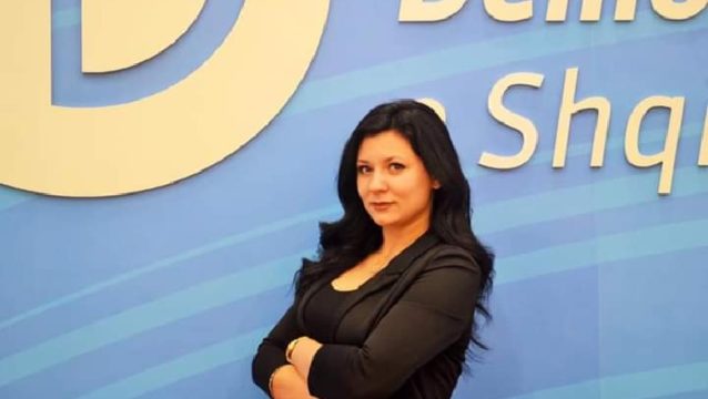 PD cakton “eksperte” për hetimin e 25 prillit, kryetaren e strukturës paramilitare që akuzohet për vrasjen e Pjerin Xhuvanit PD cakton “eksperte” për hetimin e 25 prillit, kryetaren e strukturës paramilitare që akuzohet për vrasjen e Pjerin Xhuvanit