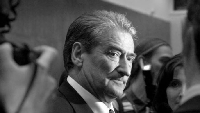 “Merreni, kapeni, e dua me vete”! Frrok Çupi flet për ngjarjen e bujshme në Tropojë, tregon planin e errët të ish-kreut demokrat: I zoti i foltores “u çmend” “Merreni, kapeni, e dua me vete”! Frrok Çupi flet për ngjarjen e bujshme në Tropojë, tregon planin e errët të ish-kreut demokrat: I zoti i foltores “u çmend”