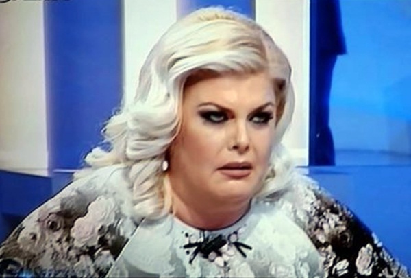 Nuk e kishim parë kurrë kaq të revoltuar! Eni bën telefonatën e pazakontë direkt nga studio Nuk e kishim parë kurrë kaq të revoltuar! Eni bën telefonatën e pazakontë direkt nga studio