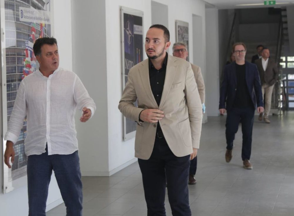 Flamur Noka: Më 8 janar demokratët hyjnë dhe marrin selinë blu, pastaj do i turremi Kryeministrisë Flamur Noka: Më 8 janar demokratët hyjnë dhe marrin selinë blu, pastaj do i turremi Kryeministrisë