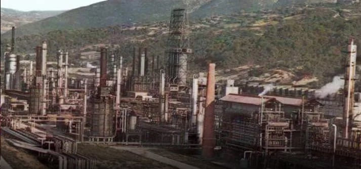 Me çmontimin e Uzinës së Naftës në Ballsh, merr fund edhe lufta kundër komunizmit Me çmontimin e Uzinës së Naftës në Ballsh, merr fund edhe lufta kundër komunizmit