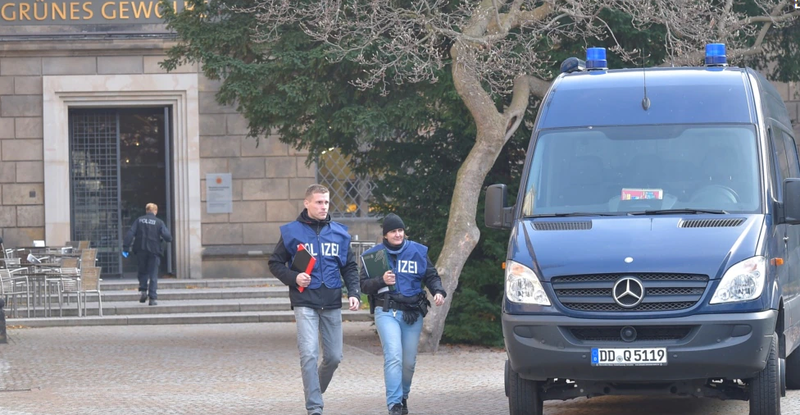 Kërcënimet me vdekje ndaj kryetarit të këtij shteti gjerman dhe disa zyrtarëve të lartë! Policia nis bastisjet. Mediat japin alarmin: Një grup personash plan për të vrarë dhe politikanë të tjerë Kërcënimet me vdekje ndaj kryetarit të këtij shteti gjerman dhe disa zyrtarëve të lartë! Policia nis bastisjet. Mediat japin alarmin: Një grup personash plan për të vrarë dhe politikanë të tjerë