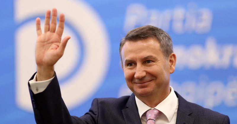 “Historiani” Kadilli shkrinë gazit analistin dhe moderatorin: Berisha politikani më i zgjuar që ka pasur historia e 100 vjetëve të shtetit shqiptarë! “Historiani” Kadilli shkrinë gazit analistin dhe moderatorin: Berisha politikani më i zgjuar që ka pasur historia e 100 vjetëve të shtetit shqiptarë!