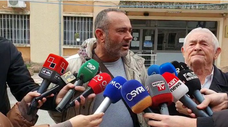 U arrestuan për vrasjen e ish deputetit/ Familjarët shpërthejnë keq dhe flasin për pamjet filmike: Kur ndodhi ngjarja ishin në… U arrestuan për vrasjen e ish deputetit/ Familjarët shpërthejnë keq dhe flasin për pamjet filmike: Kur ndodhi ngjarja ishin në…