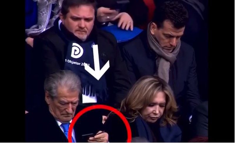 U kap duke përgjuar Sali Berisha, reagon çuni i Zefit që Saliu e bëri “hor” atë dhe gjithë teatrin e Shkodrës U kap duke përgjuar Sali Berisha, reagon çuni i Zefit që Saliu e bëri “hor” atë dhe gjithë teatrin e Shkodrës