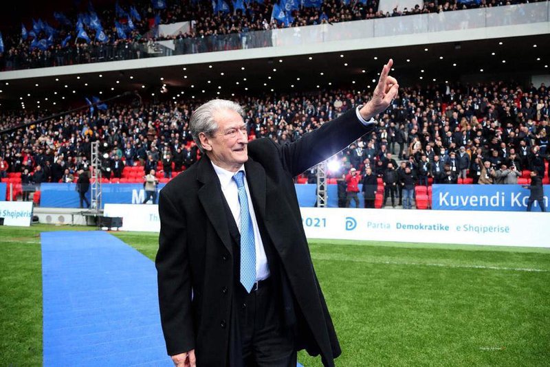 Ja prapaskenat për pushtimin e SHQUP, policia në gatishmëri për të prangosur revolucionarët e Berishës Ja prapaskenat për pushtimin e SHQUP, policia në gatishmëri për të prangosur revolucionarët e Berishës