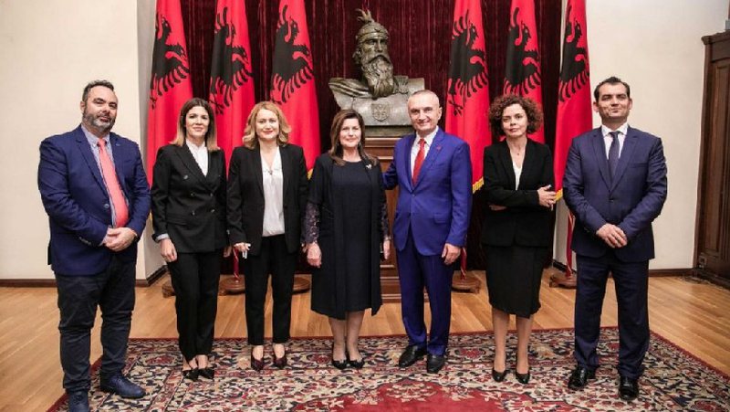 KED vendos sot për fatin e Vitore Tushës, shqyrtohet vendimi i Apelit për rikthimin e Zhaklin Petos në garën për Kushtetuesen KED vendos sot për fatin e Vitore Tushës, shqyrtohet vendimi i Apelit për rikthimin e Zhaklin Petos në garën për Kushtetuesen