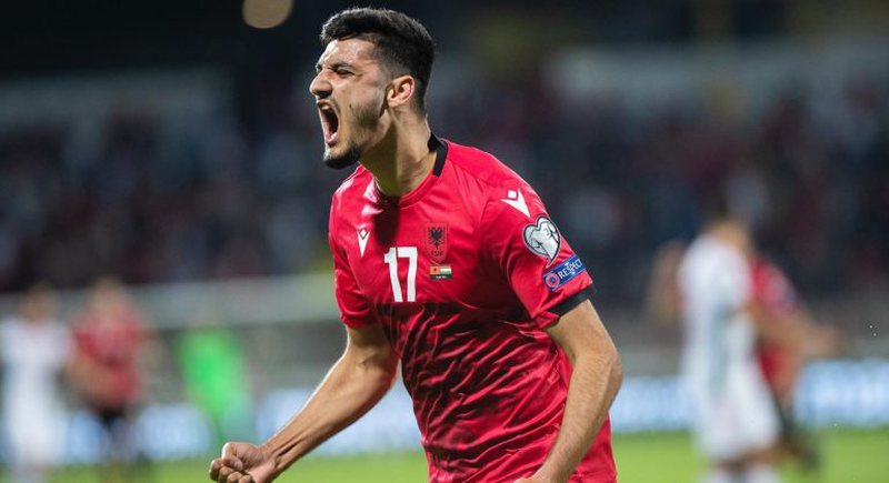 Për çfarë flet tranjeri i Dukës?! Plakut Reja i dalin “puplat”: Broja nuk ka vend në ekip nëse nuk rregullon sjelljen Për çfarë flet tranjeri i Dukës?! Plakut Reja i dalin “puplat”: Broja nuk ka vend në ekip nëse nuk rregullon sjelljen