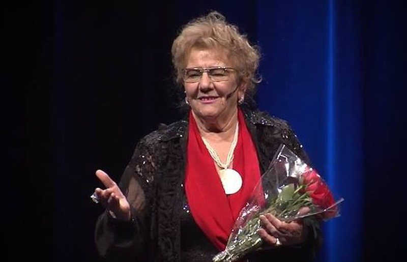 Ikona Tinka Kurti feston sot ditlindjen! Aktorja: Nuk e kam frikë plakjen!