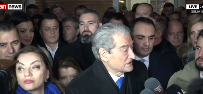 Berisha “kërcënon” mbështetësit e Bashës: Hiqni dorë nga ky skenar, sepse do t’iu fshijë…