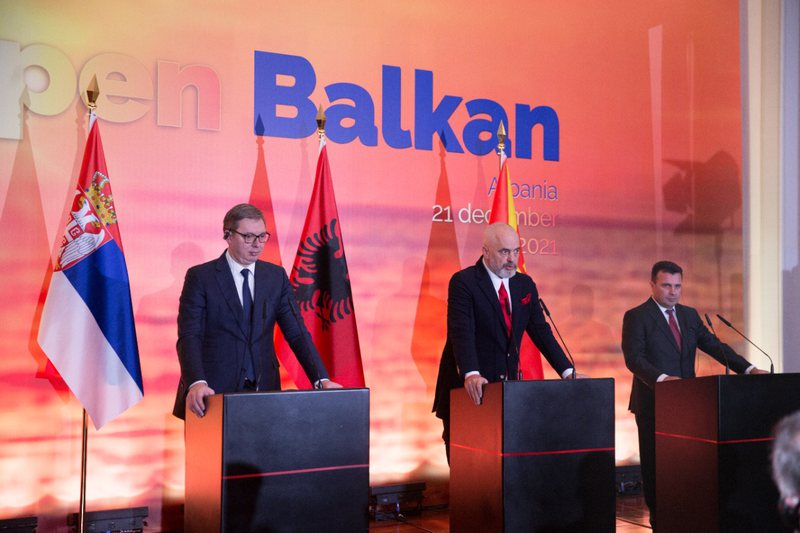 Rama-Vuçiç-Zaev strategji për të bërë pjesë të “Ballkanit të Hapur” vendet e BE, nisin tentativat për të afruar Greqinë, Italinë dhe Hungarinë Rama-Vuçiç-Zaev strategji për të bërë pjesë të “Ballkanit të Hapur” vendet e BE, nisin tentativat për të afruar Greqinë, Italinë dhe Hungarinë
