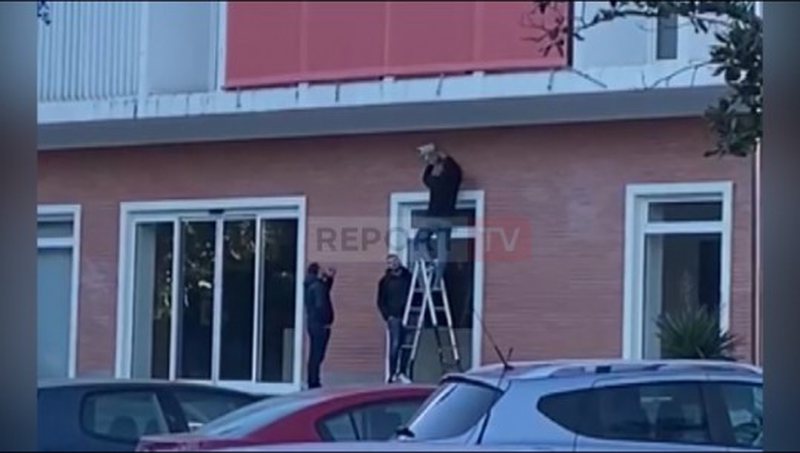 Basha mbledh sot Këshillin dhe rrit sigurinë në PD pas thyerjes së derës, Berisha vijon kërcënimet për të marrë me dhunë selinë Basha mbledh sot Këshillin dhe rrit sigurinë në PD pas thyerjes së derës, Berisha vijon kërcënimet për të marrë me dhunë selinë