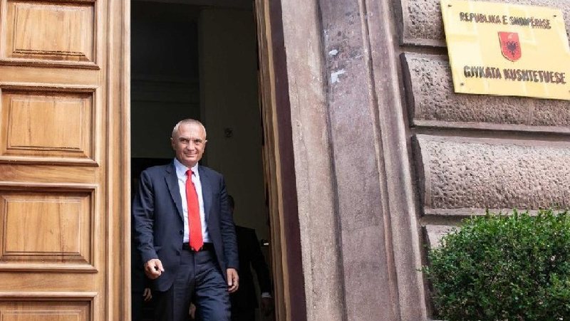 Brenda shkurtit vuloset shkarkimi i Metës: Ja kush pritet të marrë detyrën dhe lëvizja strategjike e PS, në prill zgjidhet emri i ri Brenda shkurtit vuloset shkarkimi i Metës: Ja kush pritet të marrë detyrën dhe lëvizja strategjike e PS, në prill zgjidhet emri i ri