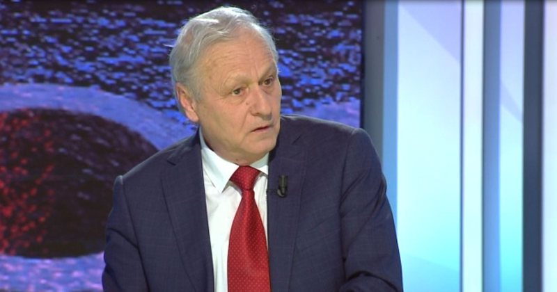 A prek Berishën çështja e dekrimimalizimit? Përgjigjet Kristaq Kume: Publiku është i bombarduar me informacion A prek Berishën çështja e dekrimimalizimit? Përgjigjet Kristaq Kume: Publiku është i bombarduar me informacion