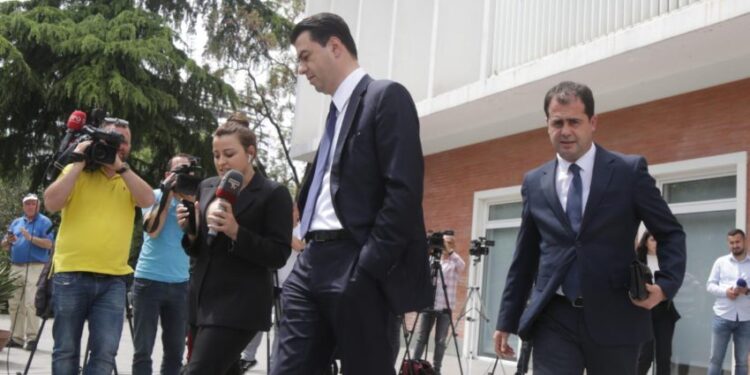 Frrok Çupi: Tubimit të Sali Berishës nuk ka asnjë vlerë ligjore! Basha njihet botërisht si kryetar i zgjedhur i PD Frrok Çupi: Tubimit të Sali Berishës nuk ka asnjë vlerë ligjore! Basha njihet botërisht si kryetar i zgjedhur i PD