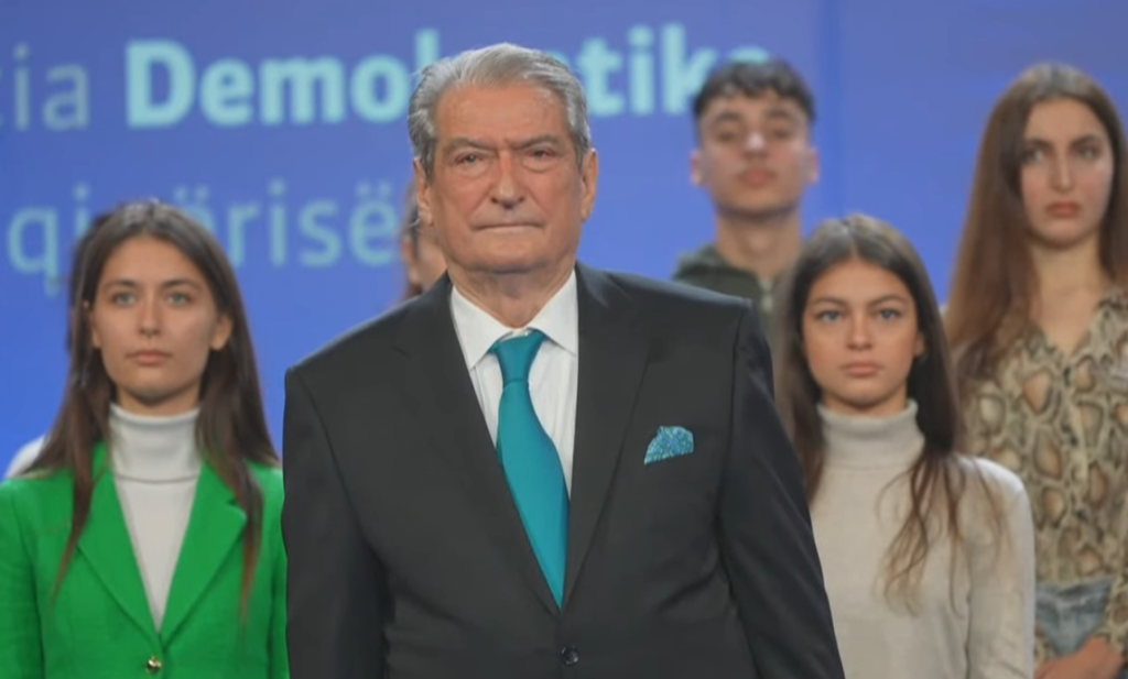 VIDEO/ Hillary Clinton “merr” pjesë në Foltoren e Berishës në SHBA VIDEO/ Hillary Clinton “merr” pjesë në Foltoren e Berishës në SHBA