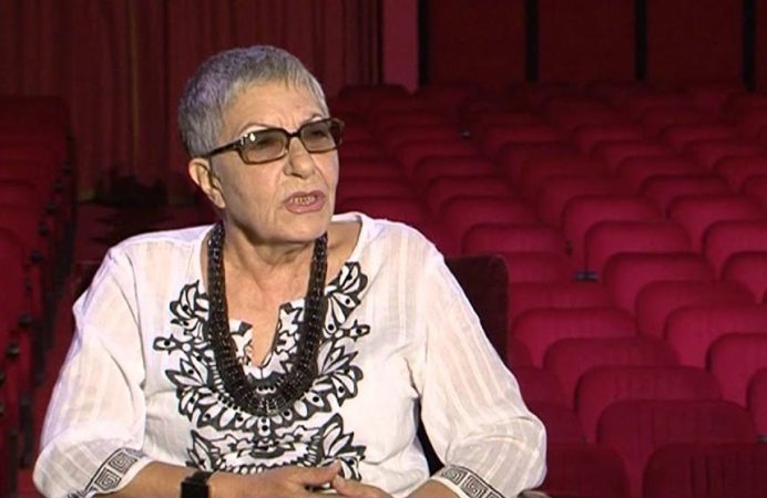 U nda nga jeta pas një sëmundje të rëndë, miq e kolegë homazhe për aktoren Edi Luarasi. Dha frymën e fundit pranë dy fëmijëve U nda nga jeta pas një sëmundje të rëndë, miq e kolegë homazhe për aktoren Edi Luarasi. Dha frymën e fundit pranë dy fëmijëve