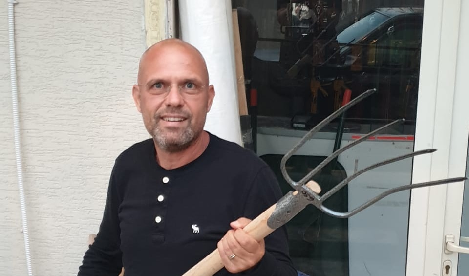 Manjani ka si alternativë… Berishën! Përse sillen si mbretër këta që sundojnë, sepse nuk ka politikë ndryshe: Ata të hanë të gjallë…