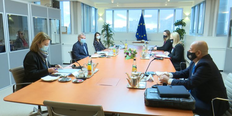 Nikolla takim me Presidentin e PE-së: E padrejtë të pengohet mbajtja e tryezës nga faktorë që nuk kanë lidhje me Shqipërinë dhe RMV Nikolla takim me Presidentin e PE-së: E padrejtë të pengohet mbajtja e tryezës nga faktorë që nuk kanë lidhje me Shqipërinë dhe RMV