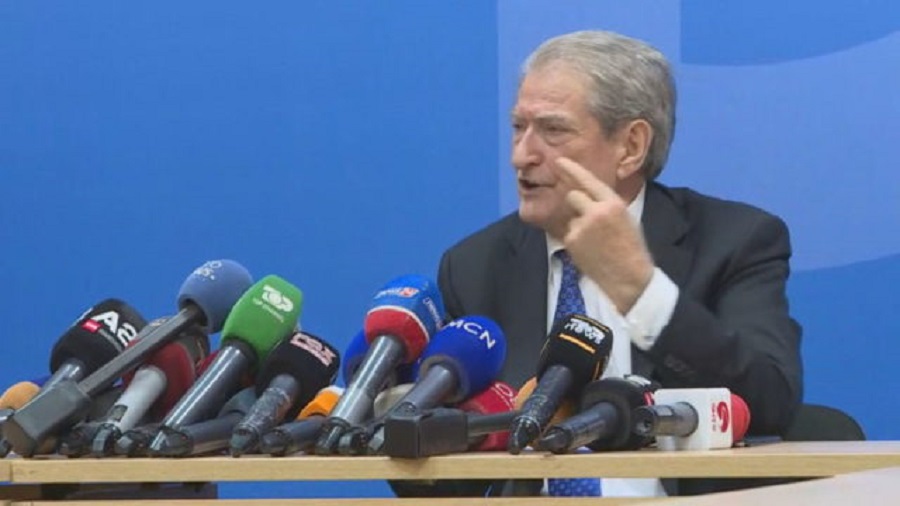 Kryetari i 11 Dhjetorit denoncon Bashën: Po kryen krim elektoral, u ka mbledhur kartat anëtarësisë dhe nuk ua kthen Kryetari i 11 Dhjetorit denoncon Bashën: Po kryen krim elektoral, u ka mbledhur kartat anëtarësisë dhe nuk ua kthen