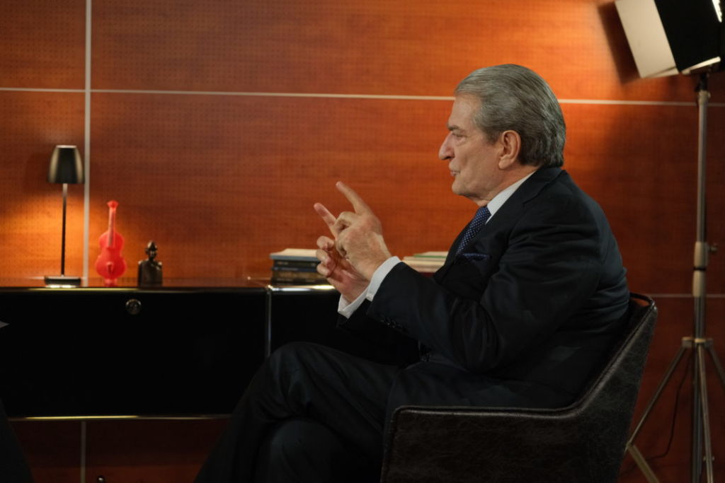 Berisha: Askush s’e beson që jam i korruptuar, janë bërë bashke me mua gjithë konservatorët e Europës dhe SHBA Berisha: Askush s’e beson që jam i korruptuar, janë bërë bashke me mua gjithë konservatorët e Europës dhe SHBA