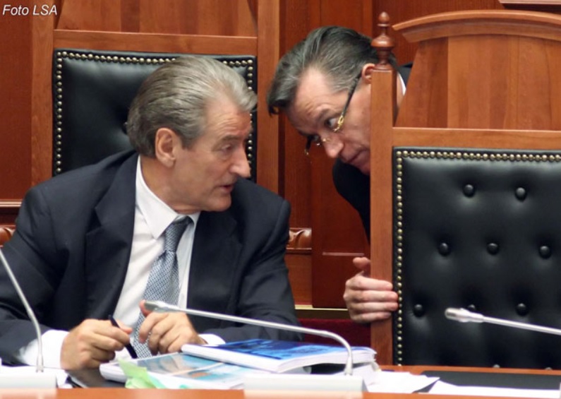 Dhëndri Ridvan Bodes 13 milionë lekë pagë nga inceneratorët; morën para edhe Gjush Dako dhe Gonxhja, Gjin Gjoni konsulent ministrie me 4 milionë, vajza e Fatmir Xhafës me 3.4 milionë lekë