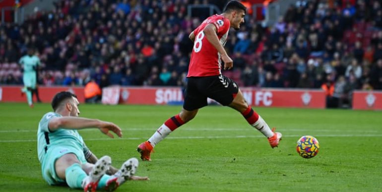 Southampton nuk ndalet, Broja feston në sytë e Lampard, i gjithë stadiumi në këmbë për yllin kuqezi