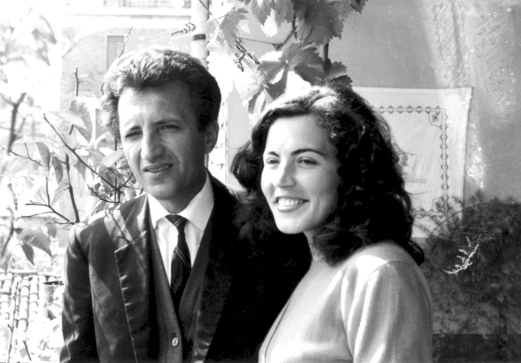 Kujtimet e ish-gazetarit: Njohja me gruan ruse të Dritëroi Agollit dhe si e përzunë nga Shqipëria bashkë me djalin e vogël Kujtimet e ish-gazetarit: Njohja me gruan ruse të Dritëroi Agollit dhe si e përzunë nga Shqipëria bashkë me djalin e vogël