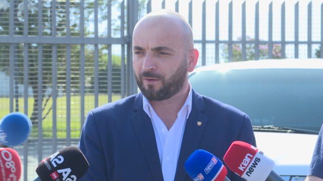 Testi anti drogë në polici: A është një kurth ndaj Gledis Nanos?! Testi anti drogë në polici: A është një kurth ndaj Gledis Nanos?!