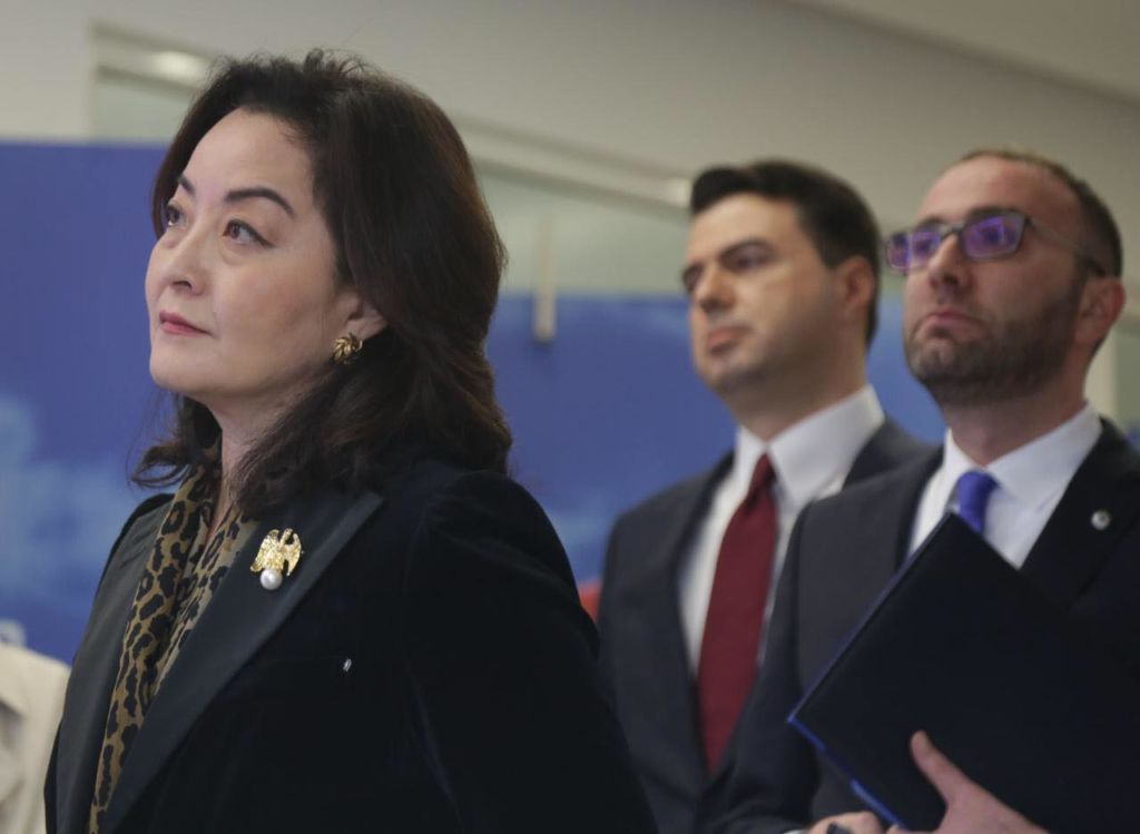 DASH reagon pas sulmeve të Berishës: Yuri Kim përfaqëson qendrimin zyrtar të presidentit Biden, akuzat ndaj saj të shëmtuara dhe shqetësuese DASH reagon pas sulmeve të Berishës: Yuri Kim përfaqëson qendrimin zyrtar të presidentit Biden, akuzat ndaj saj të shëmtuara dhe shqetësuese